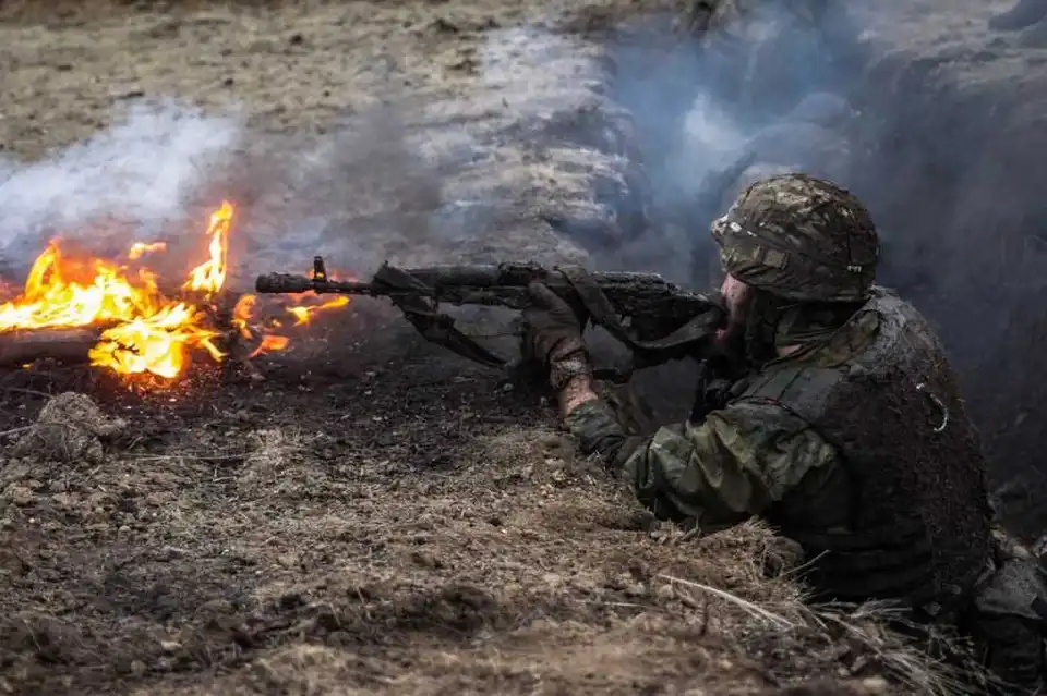 АТО: подвійна відповідь ЗСУ та танкова імітація від бойовиків «ЛНР» (ВІДЕО)