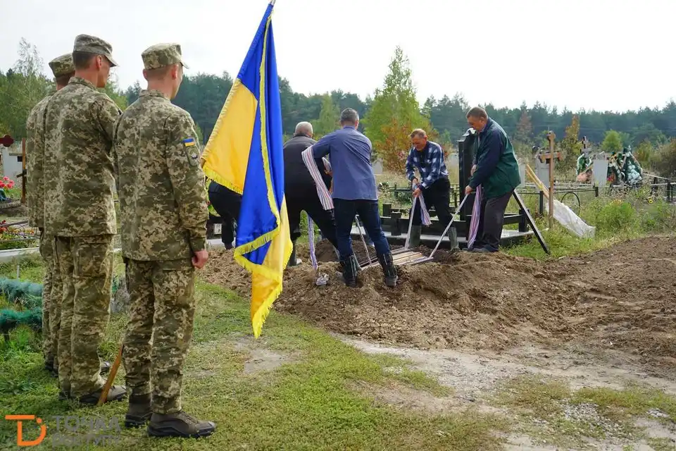 У Кропивницькому попрощалися з військовим, який загинув у зоні ООС (ФОТО)
