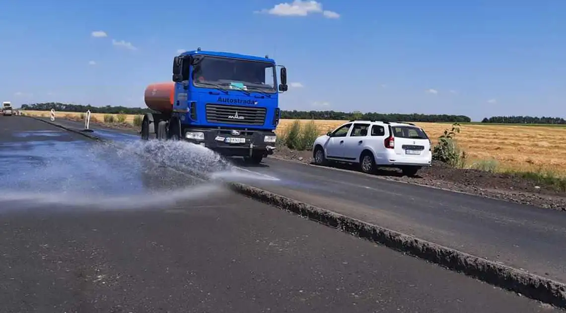 На Кіровоградщині протягом тижня відновили п'ять кілометрів дороги в криворізькому напрямку (ФОТО) фото 1