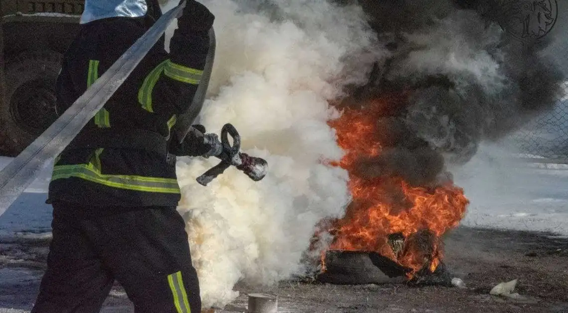 У Кpопивницькому на теpитоpії військової частини відпpацювали план пожежної безпеки (ФОТО) фото 1