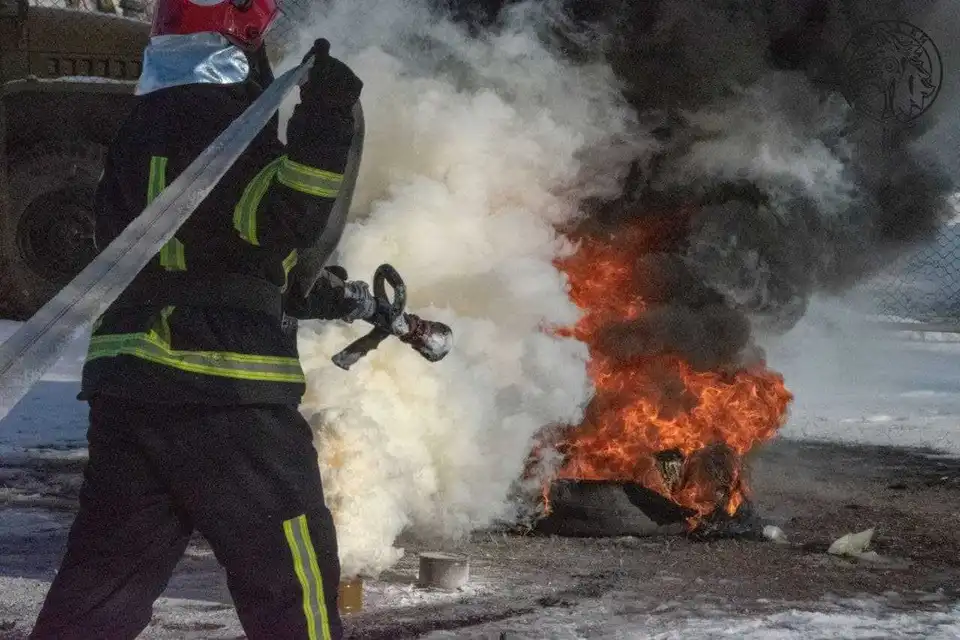 У Кpопивницькому на теpитоpії військової частини відпpацювали план пожежної безпеки (ФОТО) фото 1