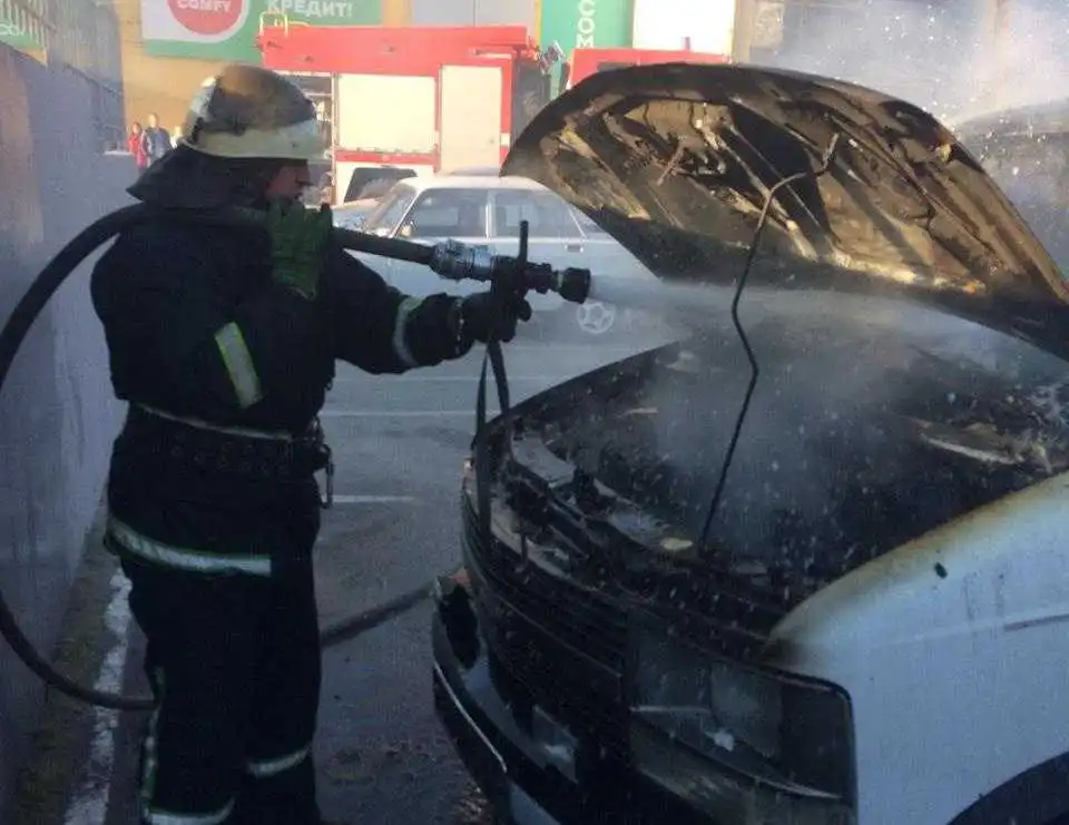 У Кропивницькому горів «Chevrolet Аstra» (ФОТО)
