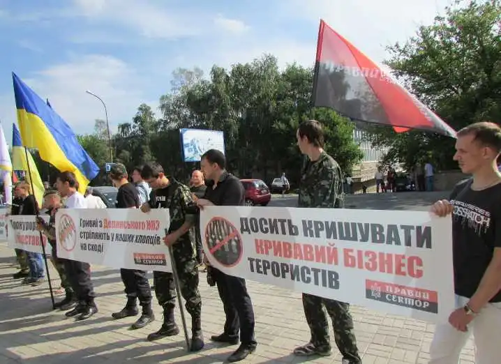Дніпропетровський Правий сектор vs прокуратура Кіровоградщини