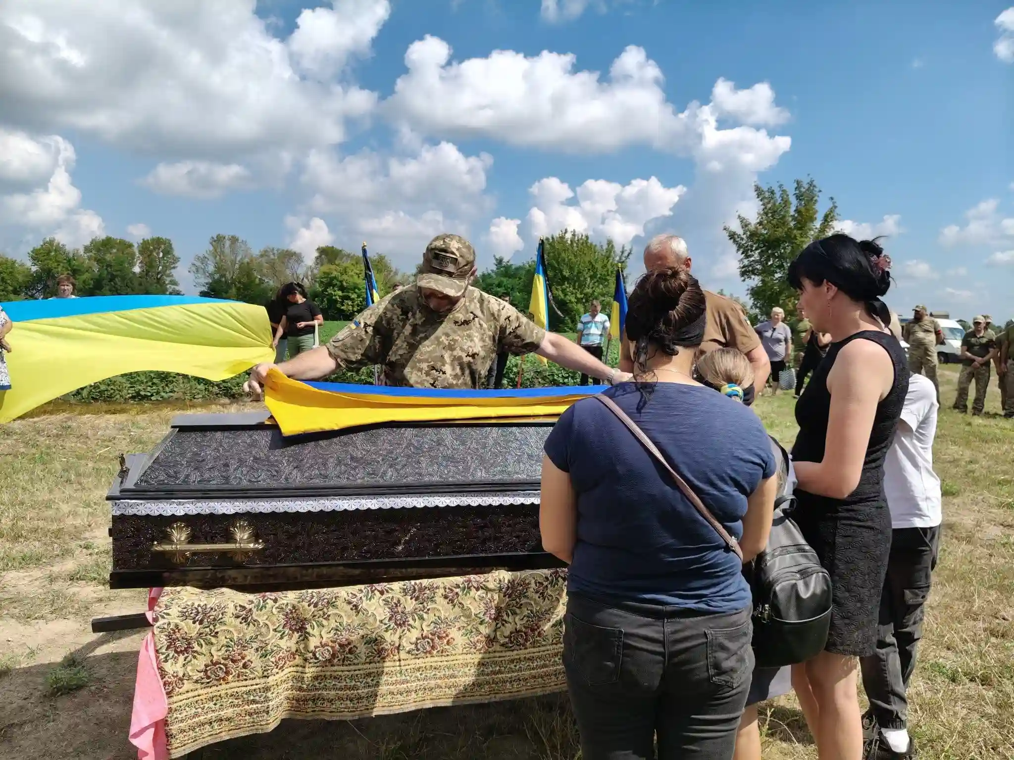 У Дмитрівській громаді попрощалися з молодшим сержантом Едуардом Ананком