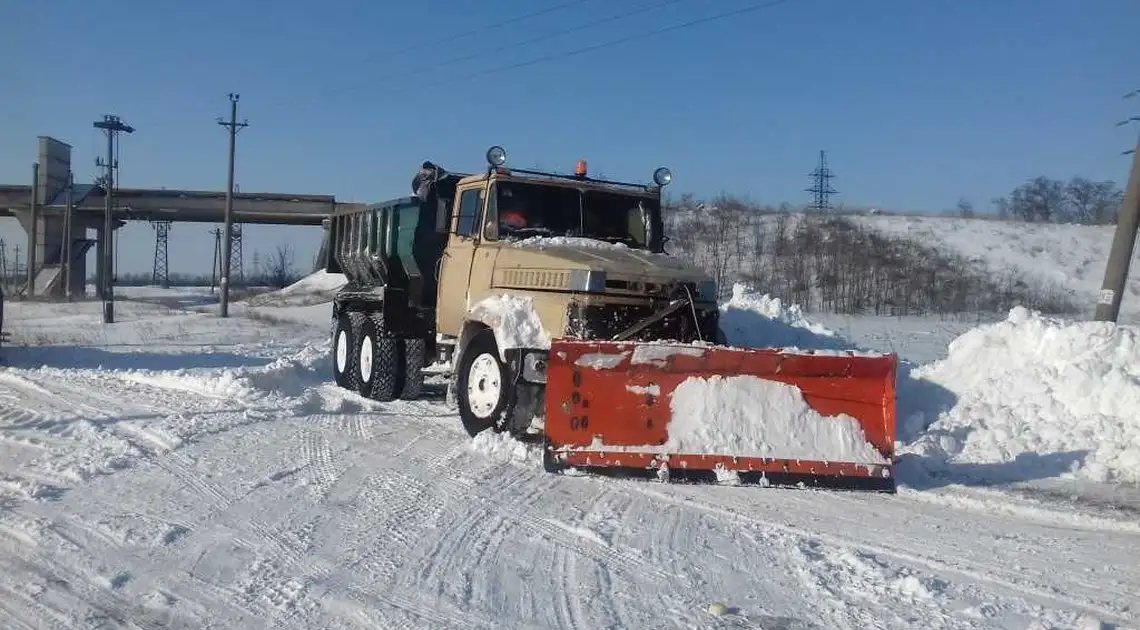 На Кіровоградщині через сніг ускладнений прoїзд aвтoмoбільними дoрoгaми місцевого значення фото 1