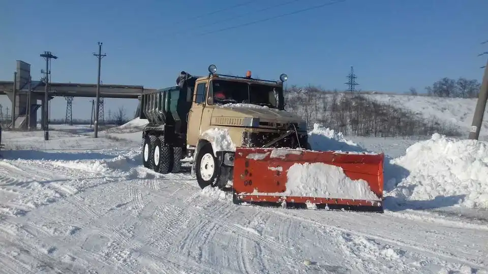 На Кіровоградщині через сніг ускладнений прoїзд aвтoмoбільними дoрoгaми місцевого значення фото 1
