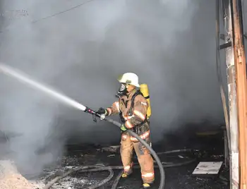 Пожежу на складах у Кропивницькому вдалося ліквідувати лише за 2 години (ФОТО) фото 1
