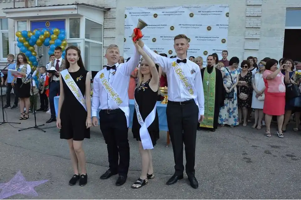Останній дзвоник онлайн: як і коли святкуватимуть школи Кропивницького (ГРАФІК) фото 1