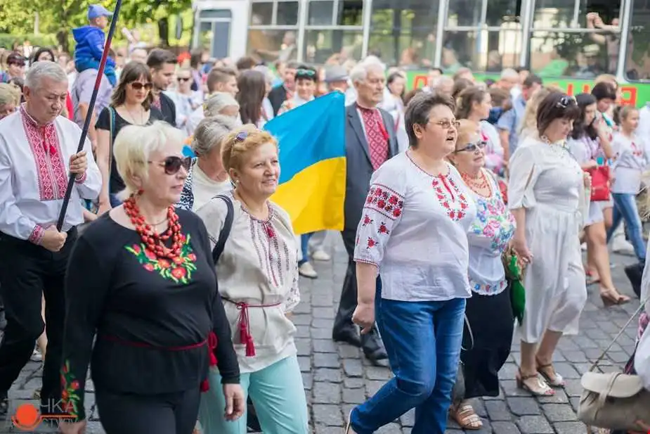 День вишиванки: 10 невідомих фактів про традиційний український одяг (ФОТО) фото 1