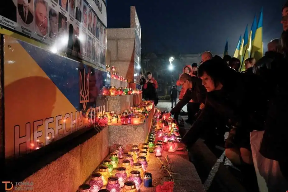Завтра на головній площі Кропивницького вшанують пам’ять Героїв Небесної Сотні фото 1