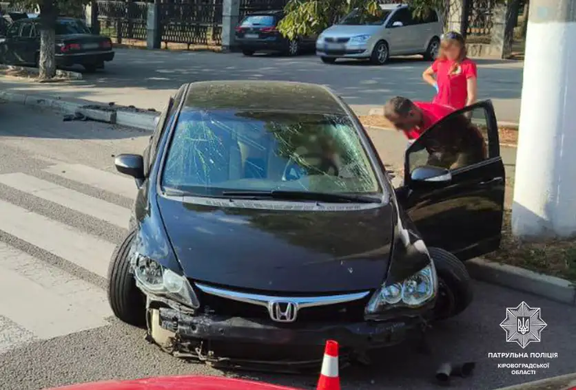 У Кропивницькому водій Honda не дотримався дистанції й врізався у Lada. Під час оформлення ДТП у чоловіка виявили ознаки сп’яніння, але проходити огляд він відмовився.