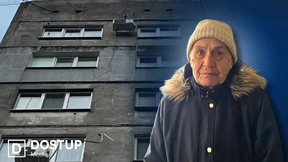 "Вітер свистить у квартирі": у Кропивницькому 78-річна жінка півтора місяця чекає на заміну вікна після обстрілу