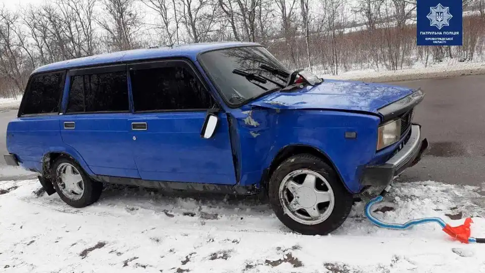 У Кропивницькому п’яний водій врізався в дерево (ФОТО)