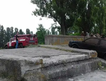 На Кіровоградщині витягнули автомобіль із водосховища (ФОТО) фото 1