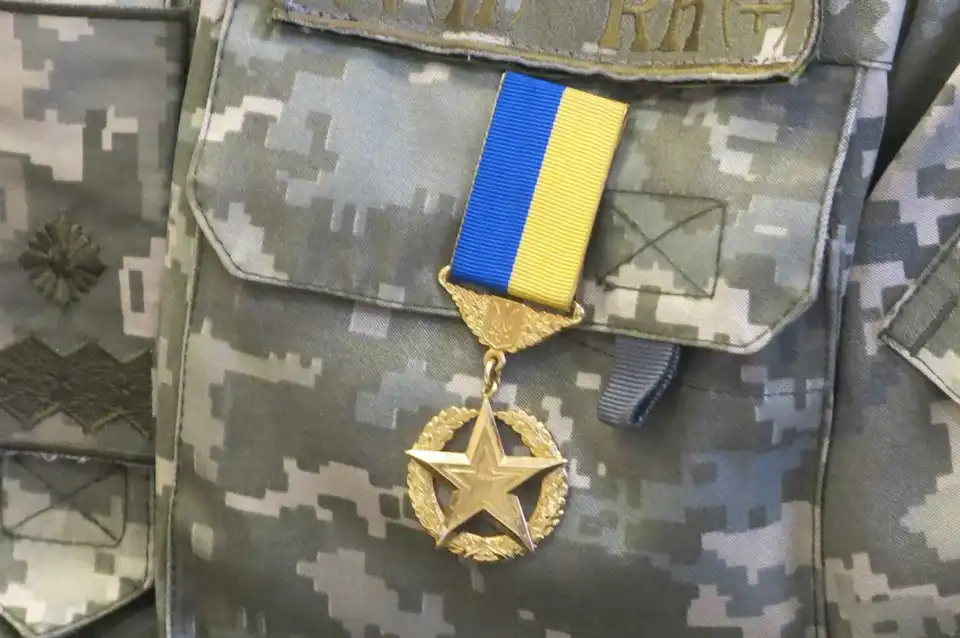 Уряд спростив процедуру отримання грошової винагороди Героям України та їхнім сім'ям
