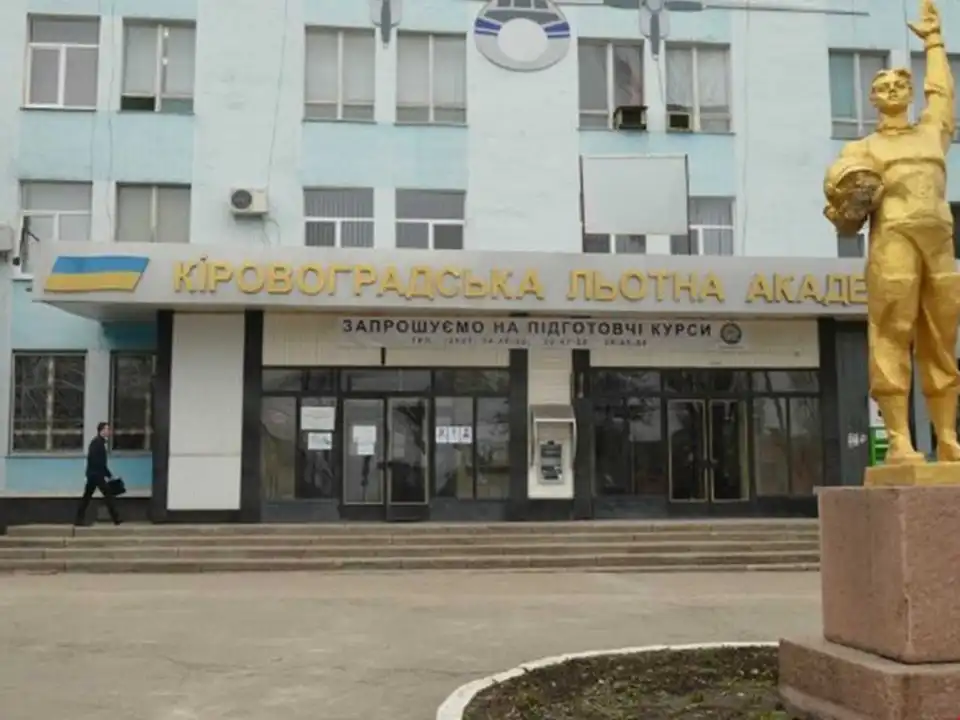 У Кропивницькому на хабарі викрили начальника Льотної академії (ФОТО)