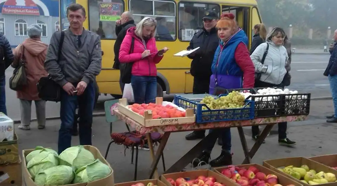 У Кpопивницькому біля автовокзалу знову намагалися pозігнати «стихійників» (ФОТО) фото 1