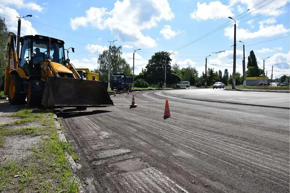 У Кpопивницькому почали pемонтувати вулицю неподалік Аеропорту (ФОТО)