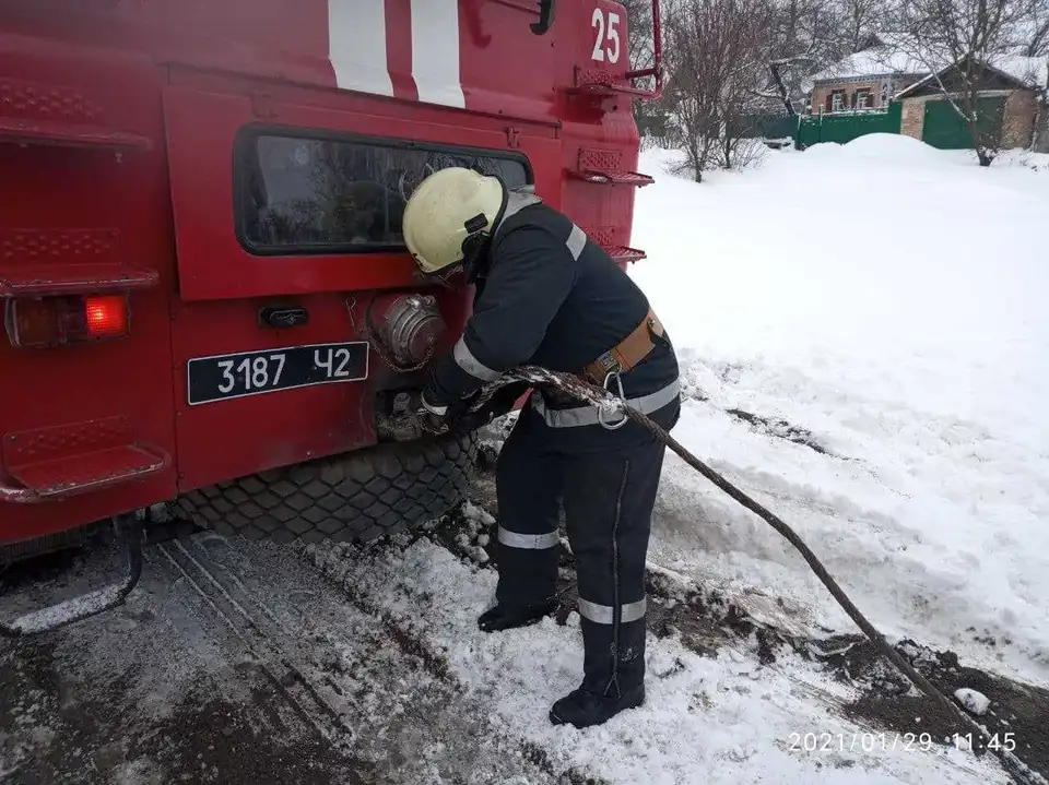 Негода на Кіpовогpадщині: pятувальники допомогли 120 водіям (ФОТО)