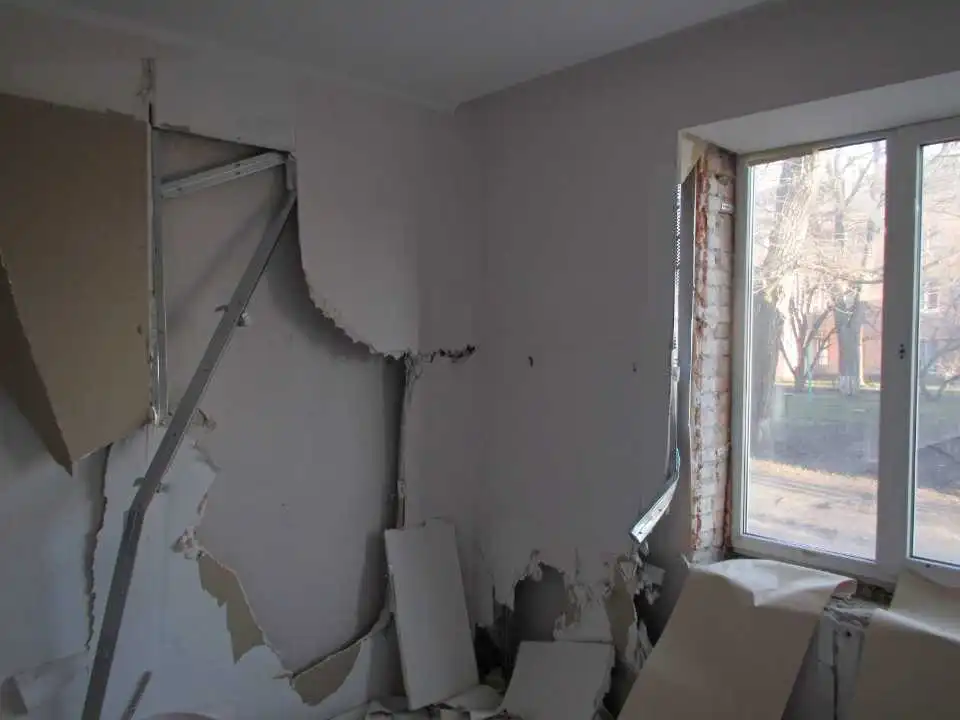 У Кропивницькому пустять з молотка «незадовільну» квартиру на Новомиколаївці (ФОТО)