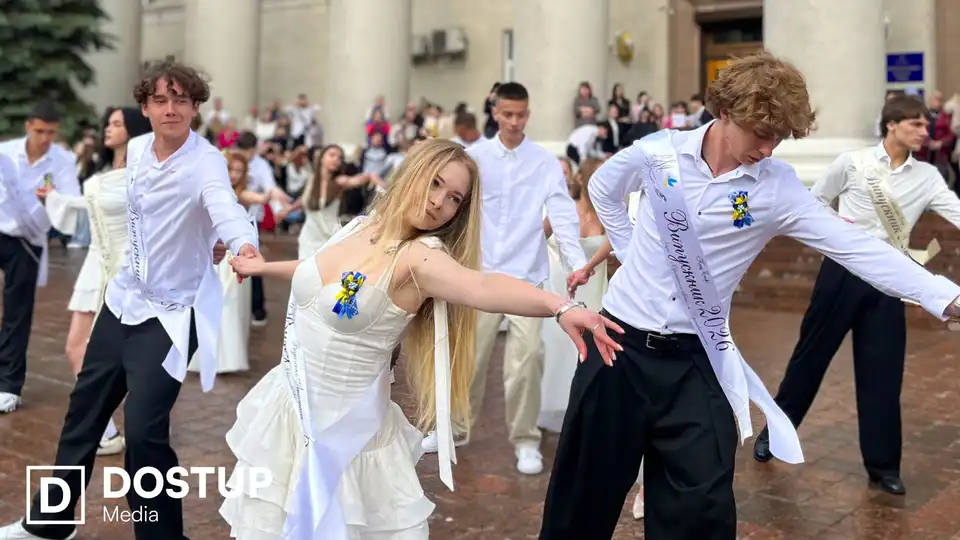Фестиваль випускних вальсів відбувся у Кропивницькому (ФОТО)