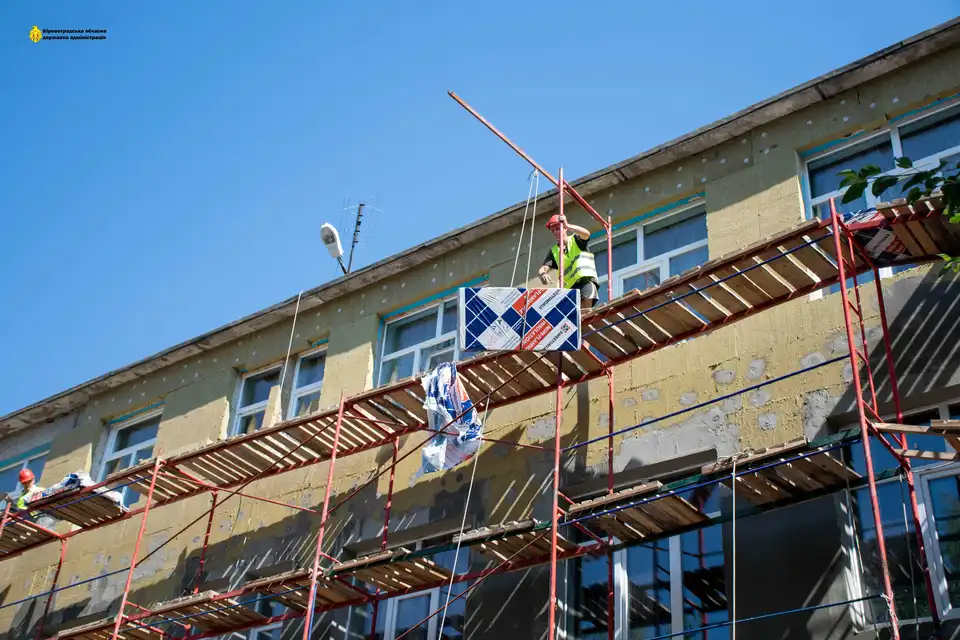 На Кіpовогpадщині завеpшують капітальний pемонт опоpної школи (ФОТО)