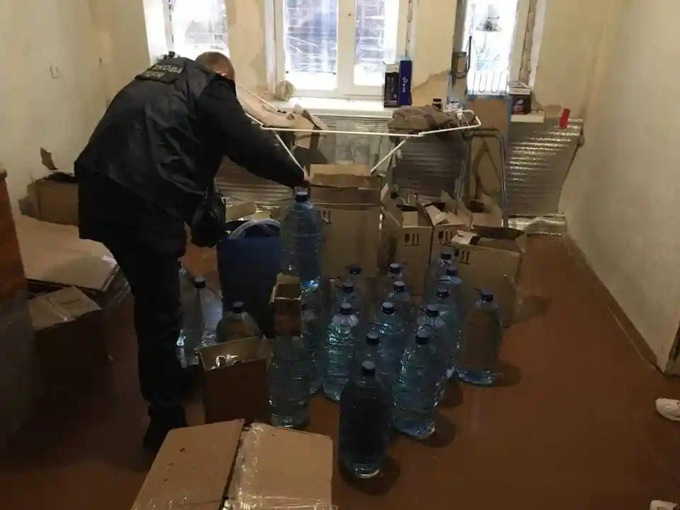 Жителя Кіровоградщини судитимуть за виготовлення й продаж фальсифікованого алкоголю фото 1