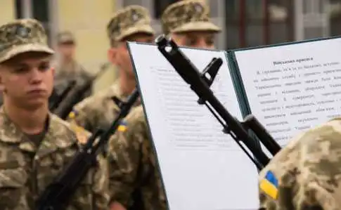 Президент підписав указ про призов до армії: на службу відправлятимуть з 18 років фото 1