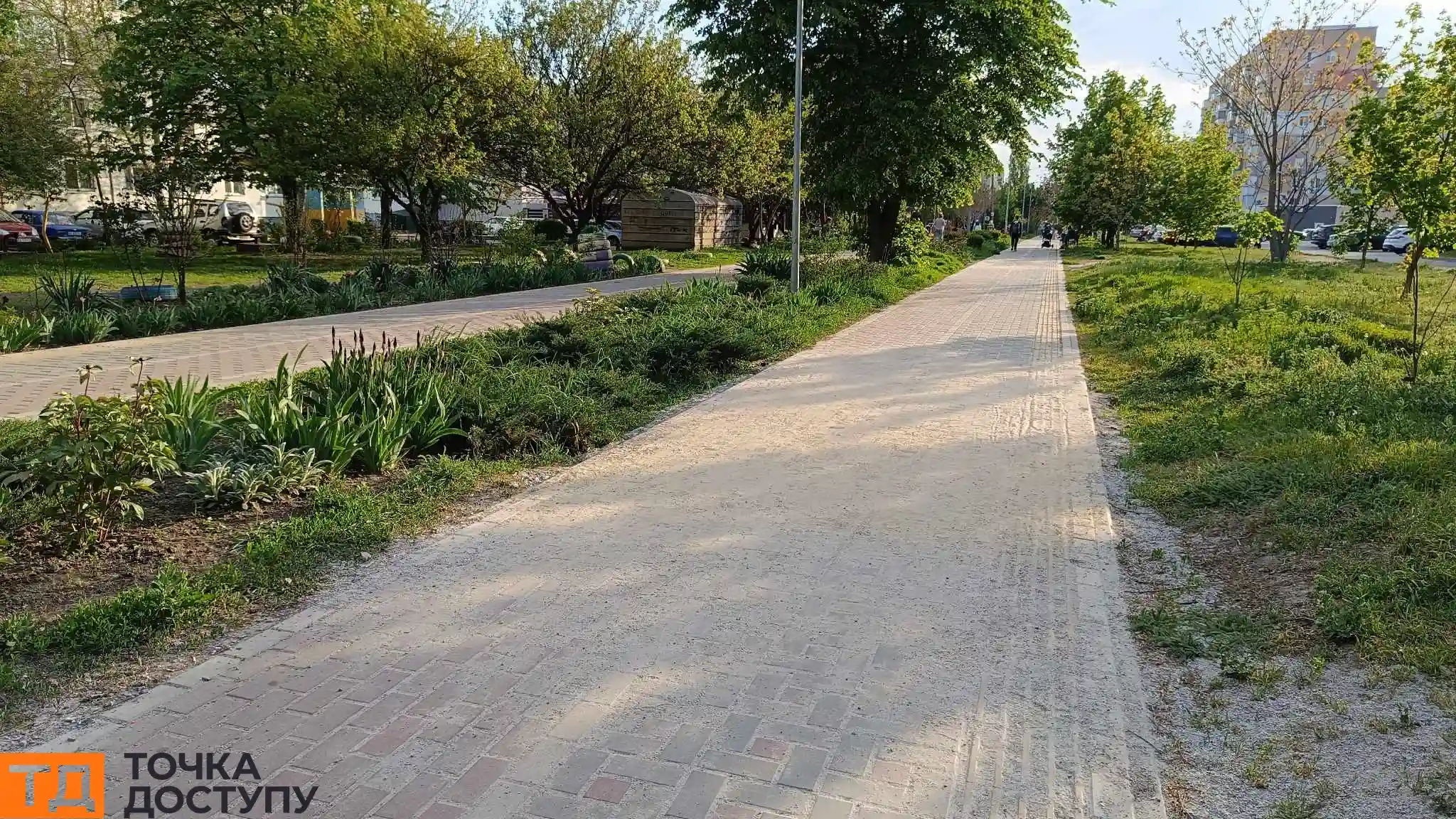 Алея на вулиці Незалежності
