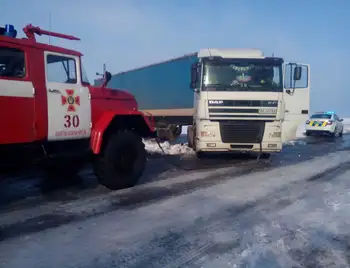На Кіровоградщині протягом доби рятувальники двічі буксирували вантажівки фото 1