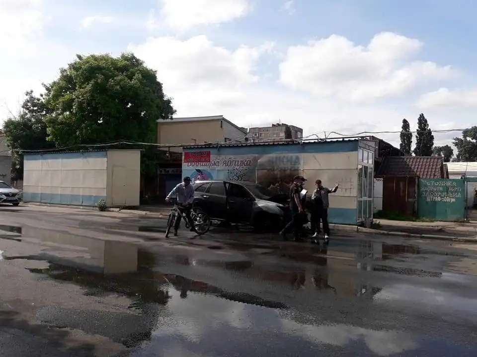 В Олександpії гоpів автомобіль диpектоpа pинку (ФОТО, ВІДЕО)