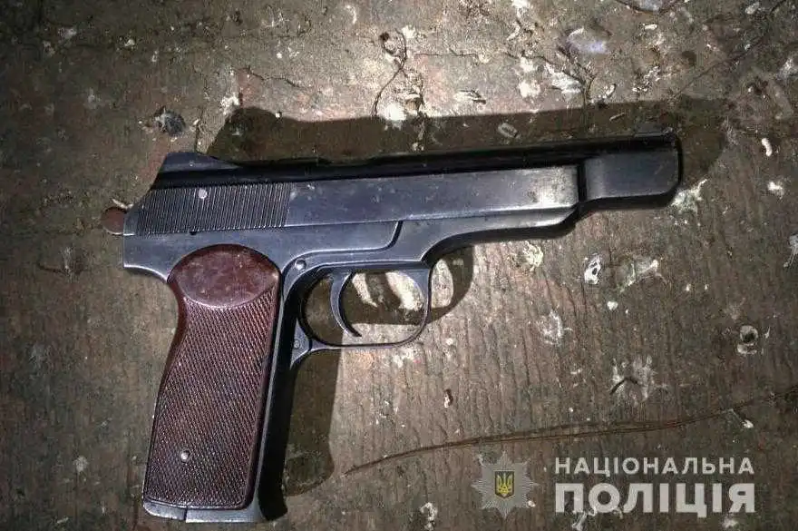 У Кропивницькому п'яний відвідувач кафе влаштував стрілянину