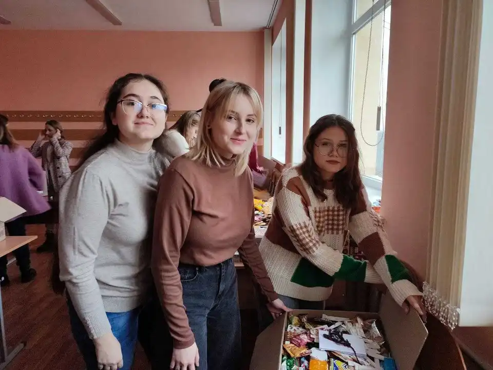 Тонну допомоги для військових зібрали ліцеїсти в Кропивницькому (ФОТО)
