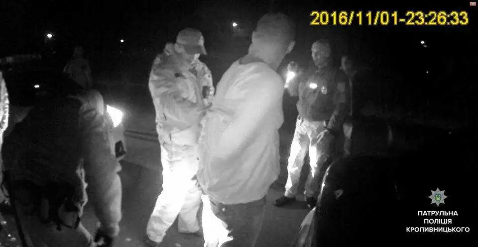 Патрульні у Кропивницькому затримали вoдія нaпідпитку – чоловік чинив опір представникам поліції (ФOТO) фото 1