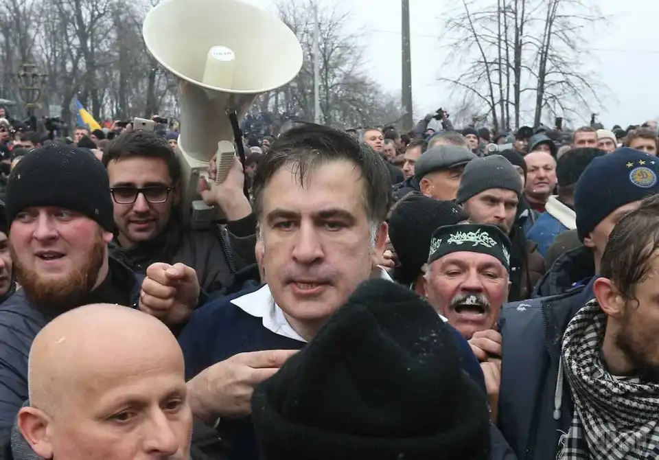 Пристрасті за Саакашвілі: оголошення в розшук, штурм наметів і звернення до Порошенка (ВІДЕО) фото 1
