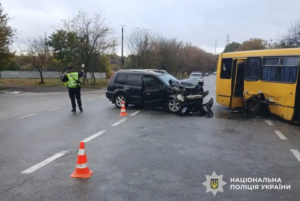 Пасажири автобуса отримали травми в ДТП у Олександрії 10 вересня