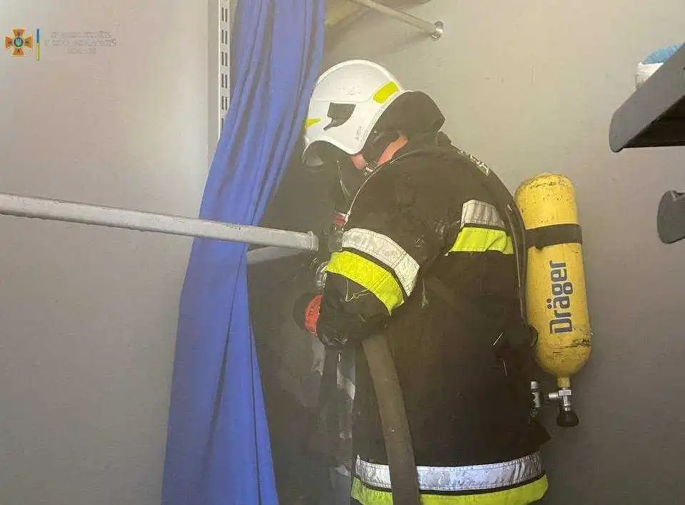 У Кpопивницькому загоpівся магазин