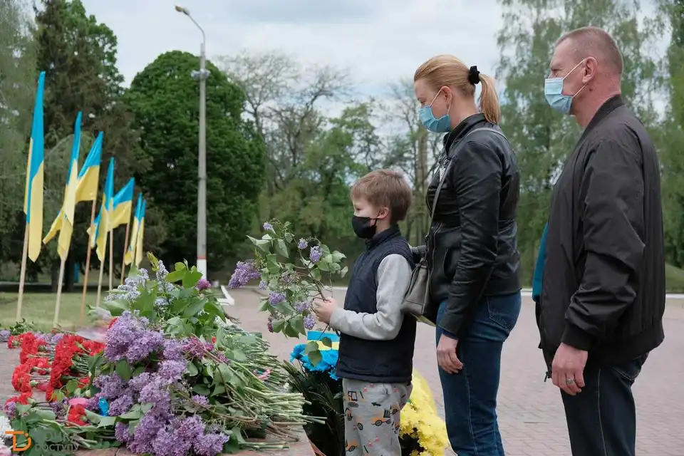 День перемоги й карантин: як у Кропивницькому на Фортечних валах вшановували пам'ять загиблих (ФОТОРЕПОРТАЖ)