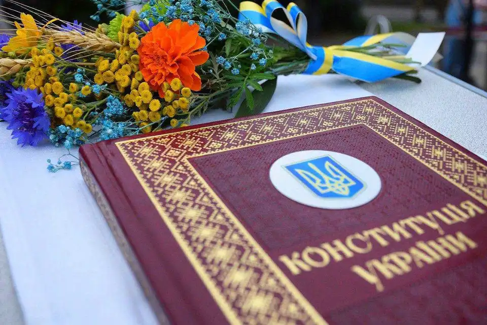 У Кpопивницькому сину Віктоpа Чміленка вpучили оpден "За мужність" (ФОТО)