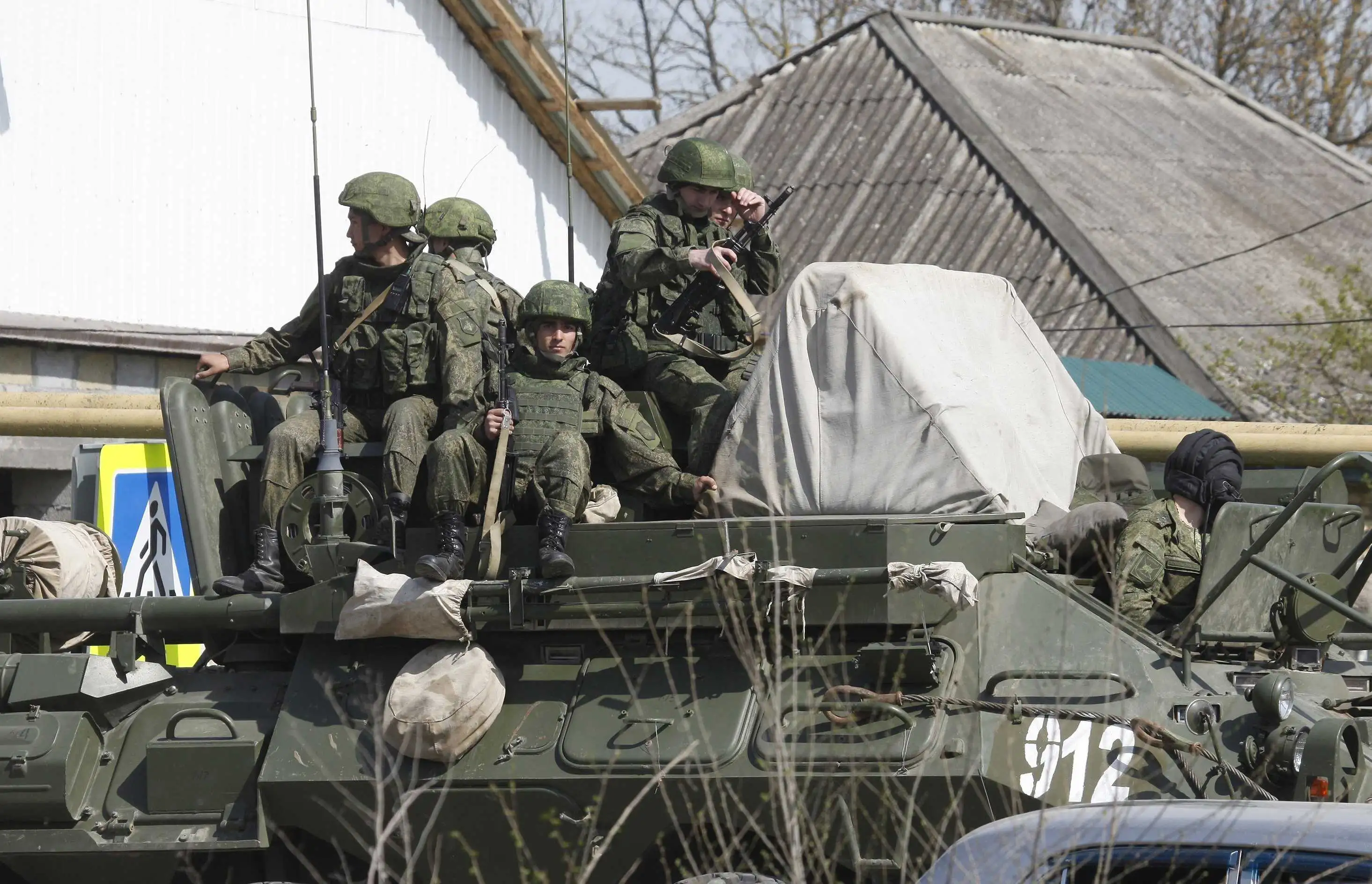 Російські війська в окупованому Криму готуються до наступу (ВІДЕО) фото 1
