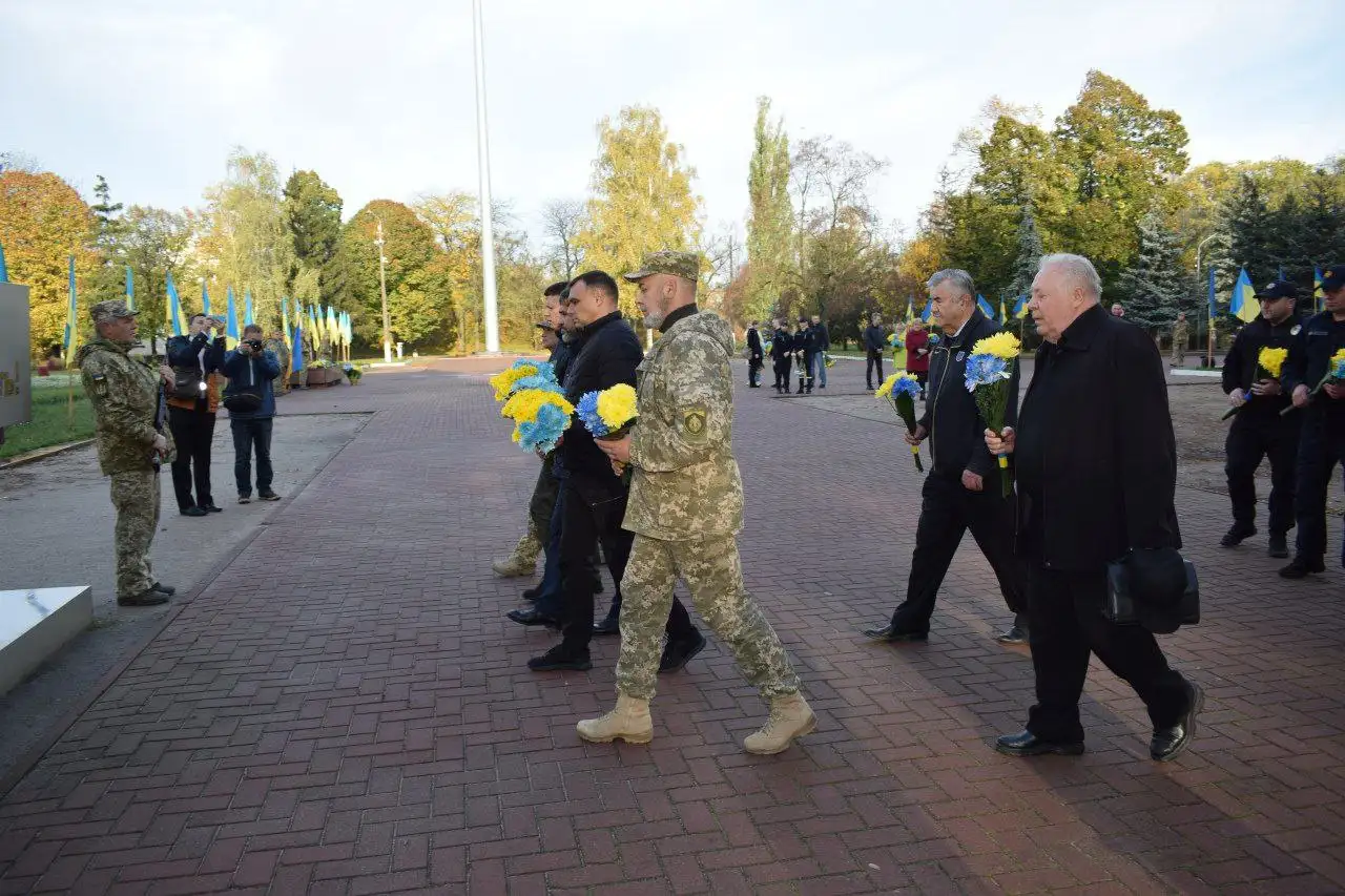 покладання квітів