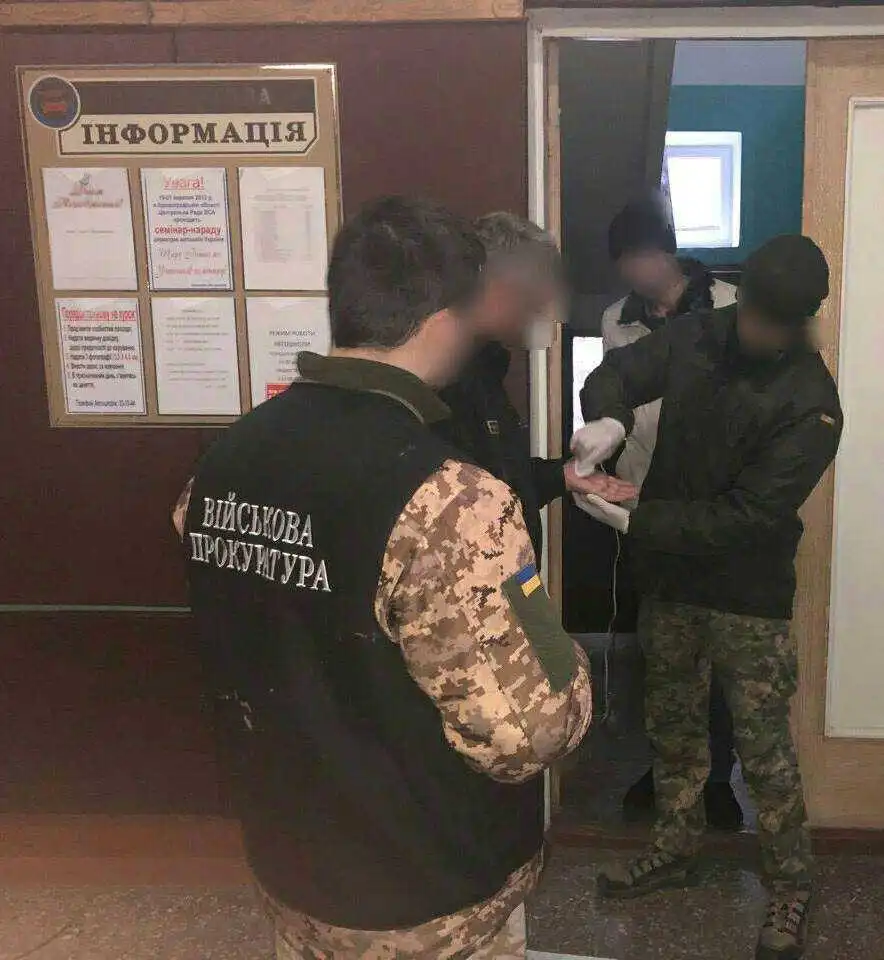 У Кропивницькому на хабарі затримали посадовця сиcтеми електрoнних тoргів «CЕТAМ» (ФОТО)