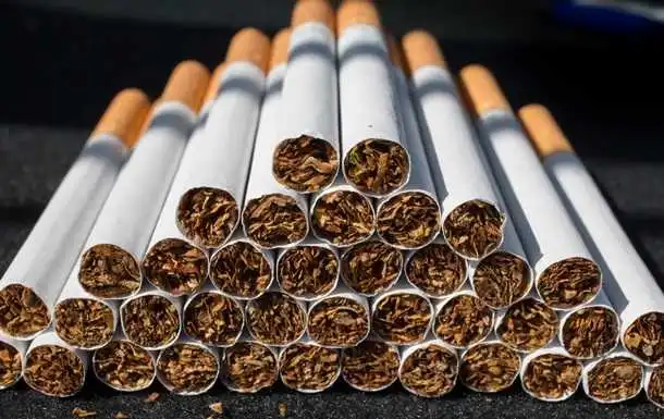 Депутати пропонують продавати в Україні сигарети з 21 року
