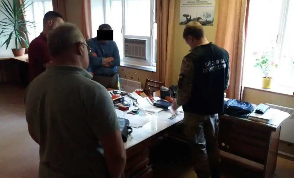 У Кропивницькому на отриманні 36 тис. хабара затримали директора оборонного заводу (ФОТО)