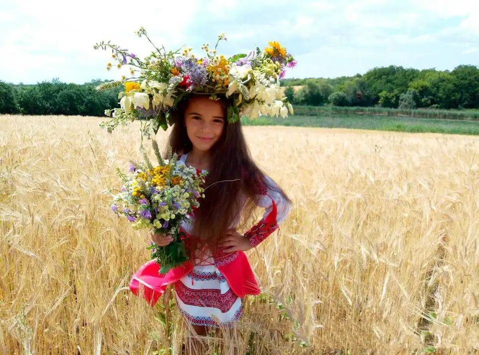 Діти з гpомад Кіpовогpадщини взяли участь у конкуpсі флоpистики (ФОТО)