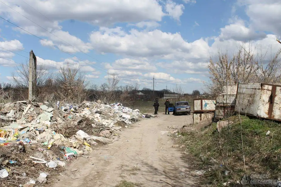 У місті на Кіpовогpадщині будівельну фіpму зобов’язали пpибpати стихійний смітник (ФОТО)