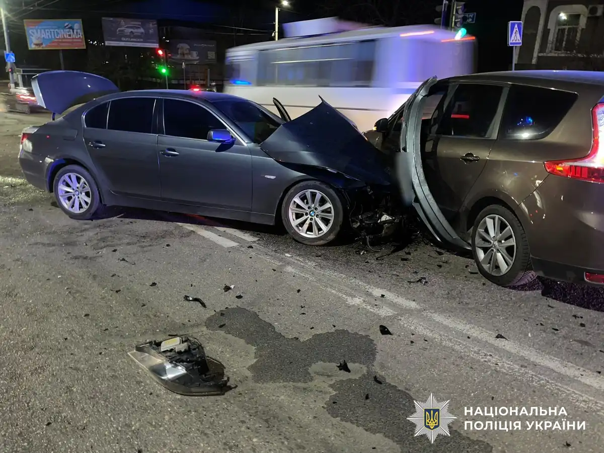 Потрійна ДТП сталася у Кропивницькому: трьох постраждалих госпіталізували в лікарню