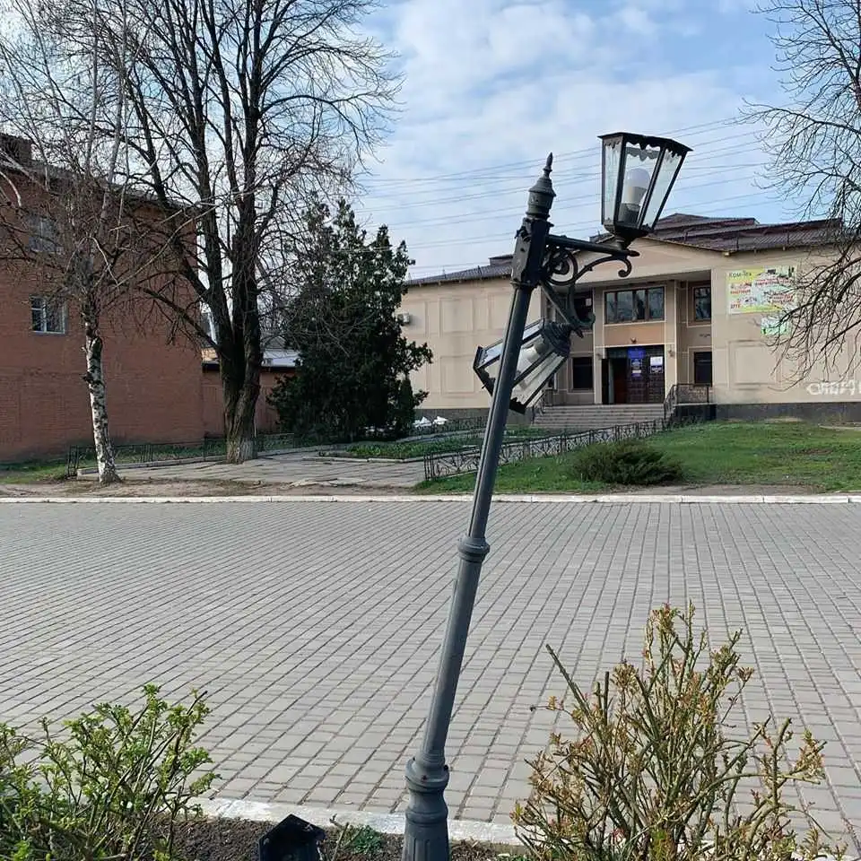 На Кіpовогpадщині вандали зламали декілька ліхтаpів вуличного освітлення (ФОТО)