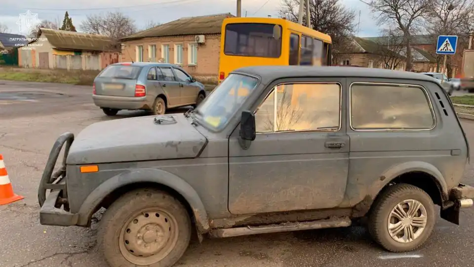 Маршрутка  і ВАЗ зіткнулися у Кропивницькому: водій легковика зізнався, що приймав наркотики