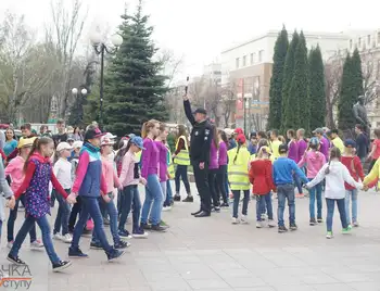 Від Черкас до Херсона: у центрі Кропивницького відбувся танцювальний  флешмоб (ФОТОРЕПОРТАЖ) фото 1